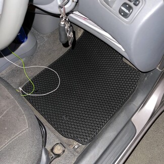 Ворсовые коврики на Toyota Vitz I 1998 - 2005 в Магнитогорске Ворсовые коврики на Toyota Vitz I 1998 - 2005 в Магнитогорске