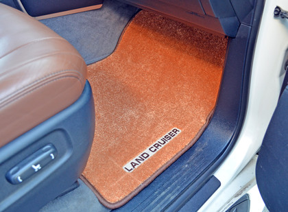 Коврики на Toyota Land Cruiser 200 2007 - 2021 в Магнитогорске