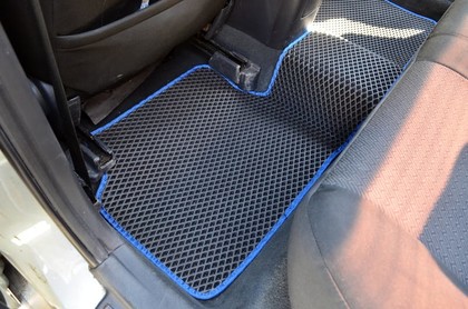 Коврики на Toyota Avensis II 2002 - 2008 в Магнитогорске