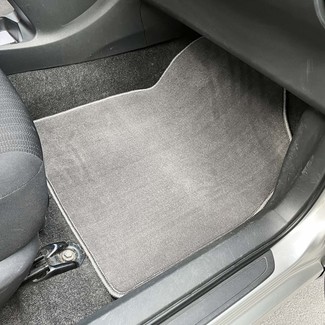 Коврики на Toyota Auris I 2006 - 2012 в Магнитогорске