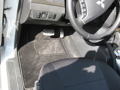 Ворсовые коврики на Mitsubishi Pajero IV 2006 - 2021 в Магнитогорске