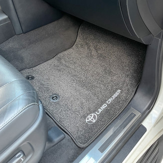 Коврики на Toyota Land Cruiser 200 2007 - 2021 в Магнитогорске