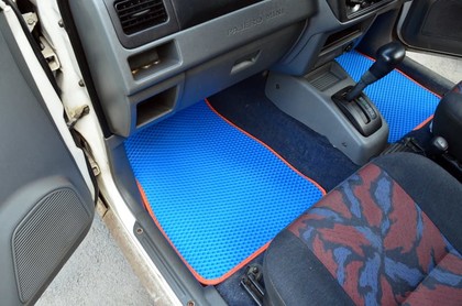 Коврики на Nissan Kix 2008 - 2012 в Магнитогорске
