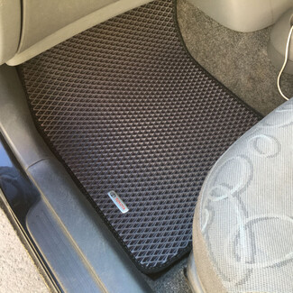 Ворсовые коврики на Toyota Vitz I 1998 - 2005 в Магнитогорске Ворсовые коврики на Toyota Vitz I 1998 - 2005 в Магнитогорске